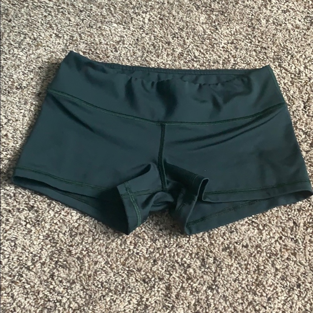 FLEO size small shorts